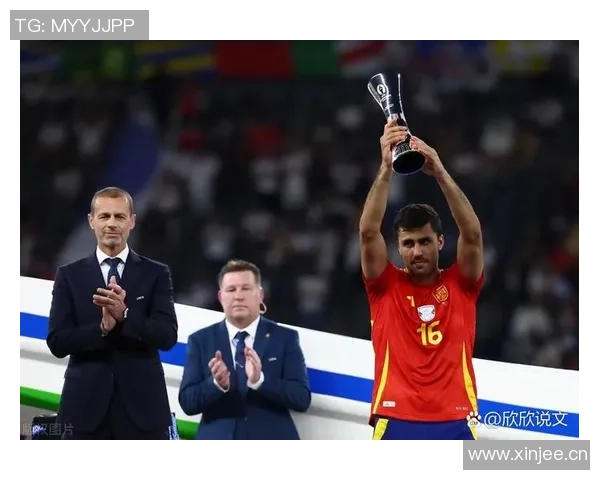 比利亚雷亚尔将在欧冠赛前隆重颁发金质奖章给罗德里